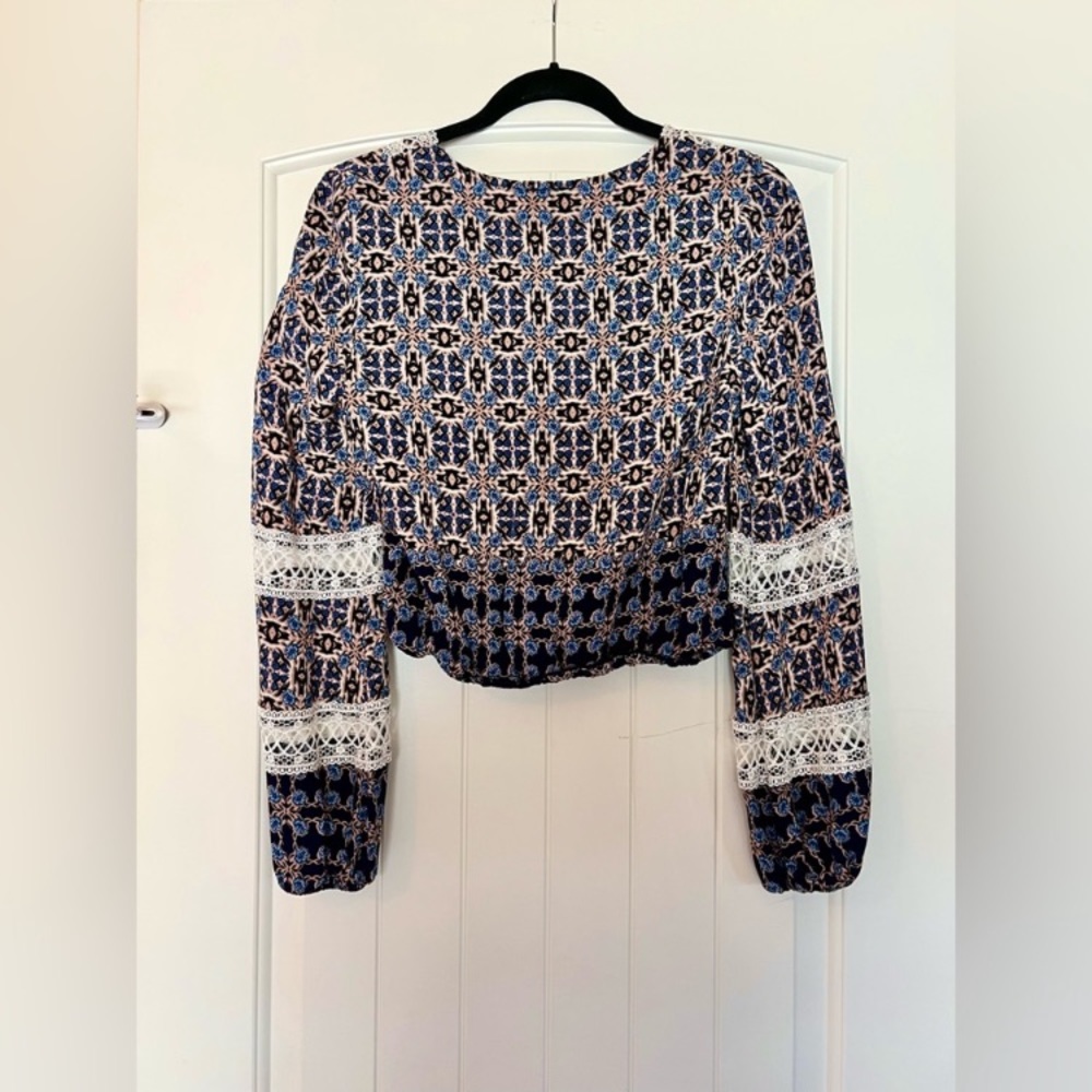 One Way Boho Spanish/Italian Tile Inspired Floral Royal Blue Print Lace Blouse - Picture 6 of 6